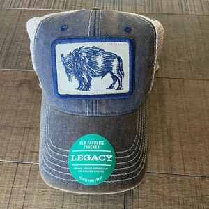 COPY - Trucker baseball hat w/buffalo patch